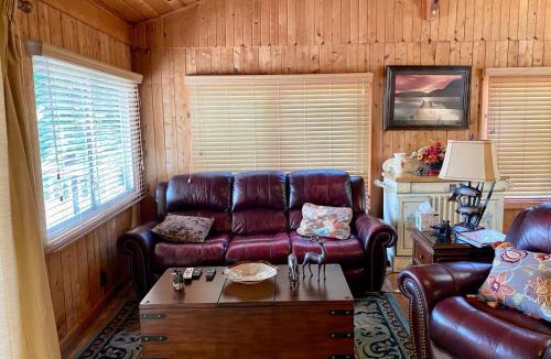 Huddleston House | Cute and Comfy Cabin, Stunning Lakefront Views