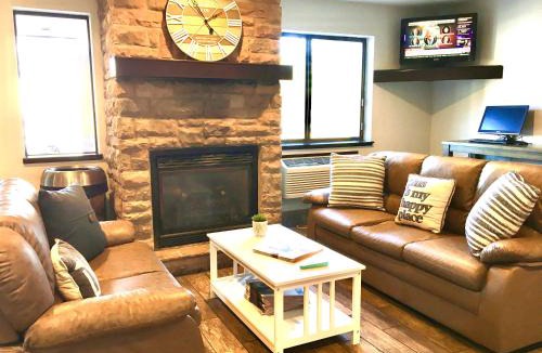 Traverse City Hotel | Days Inn & Suites by Wyndham Traverse City