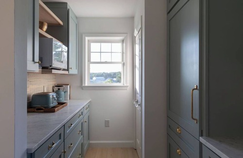 Bernard Cottage | Designer Waterfront Newly Renovated Cottage "ROXABOXEN"