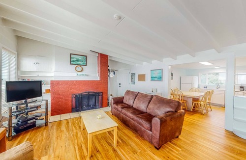 Nelscott House | Dog friendly home with deck and ocean views close to the beach