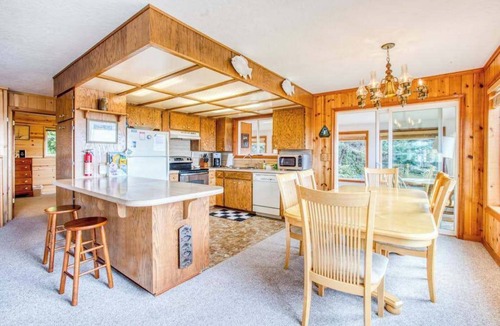 Bayshore House | Dog-Friendly Home with Ocean Views, Easy Beach and Bay Access, and Free WiFi