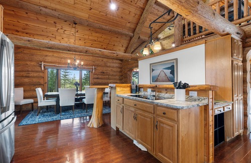 Egg Harbor Cabin | Door County Log Cabin on 5 Private Acres Barn Bar, Fire Pit & EV Charger