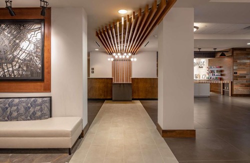 Farmers Branch Hotel | DoubleTree by Hilton Dallas-Farmers Branch