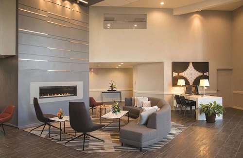 Racine Hotel | DoubleTree by Hilton Racine Harbourwalk