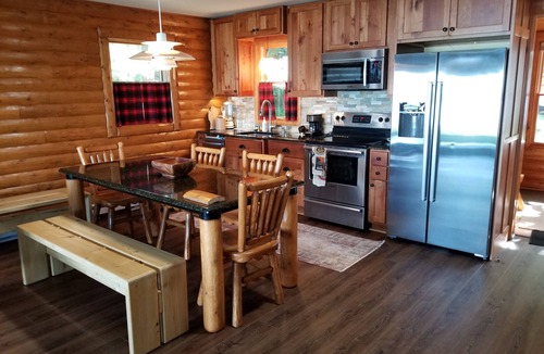 Pellston House | Douglas Lake - Lakeside Cabin Living