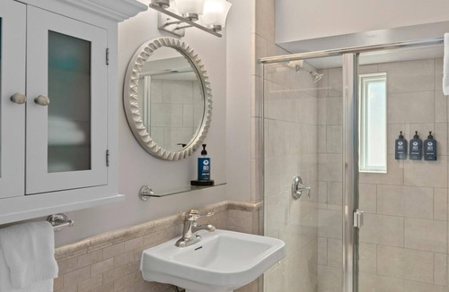 Downtown Seattle Resort | Downtown Seattle 1BR Hotel Unit at WorldMark Camlin – Classic City Stay