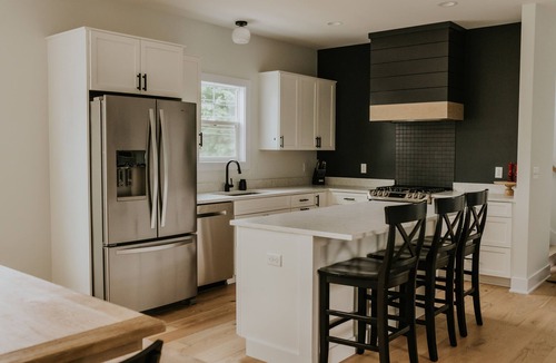 South Haven House | Dreamer: New Chic Modern Home 5 BR, 4.5 BA, Walk to beach, EV Charger, Peloton
