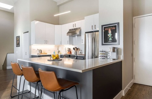 The Loop Condo | Dtown Penthouse 3bd VIEWS+Parking +Gym+Pool