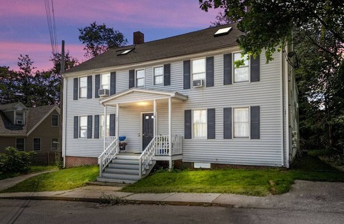 Amesbury Apartment | Dtwn Amesbury! 15 mins to beach!