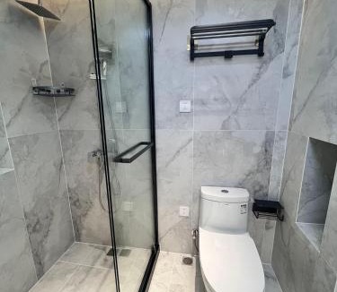 Huangpu Apartment | Eastern Hub - Three Bedroom Apt in Xintiandi, 50m from Metro, Many Shops and Malls Surrounded