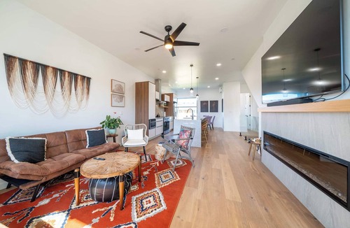 Waldport House | Eclectic Boho Townhome, Hot Tub, Waldport
