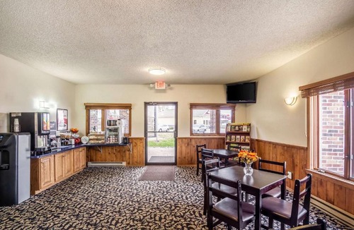 Waupaca Cabin | Econo Lodge Waupaca