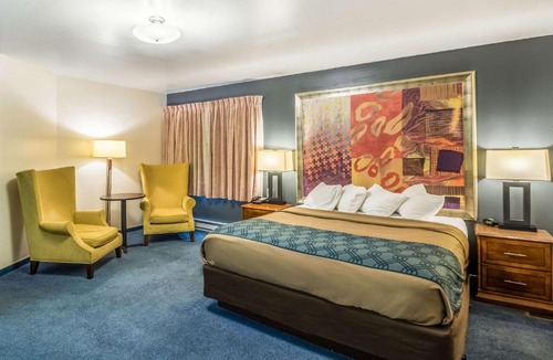 Waupaca Cabin | Econo Lodge Waupaca