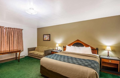 Waupaca Cabin | Econo Lodge Waupaca