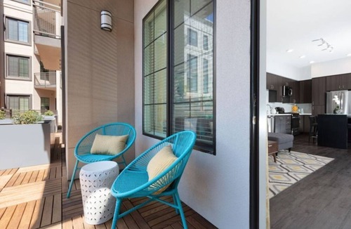 Downtown Condo | Elegant 1BR at 300 Railway w Pool, Gym & BBQ Area