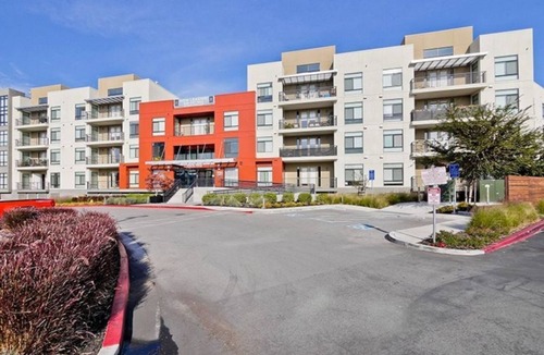 Campbell Condo | Elegant 1BR Condo at Revere with Pool