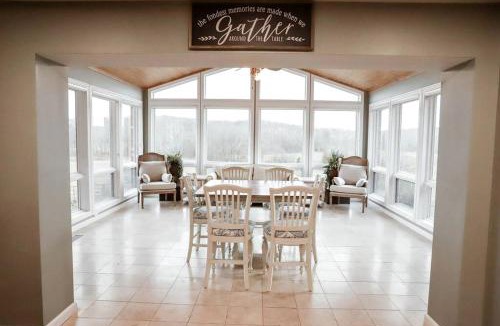 Owensville House | Elegant Glamping Vacation Rental in Missouri - Tranquil Getaway Suitable for 10 People near Owensville