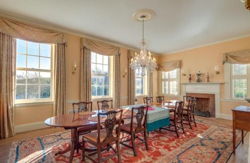 Paris Villa | Elegant Paris Manor w/Private Pool!