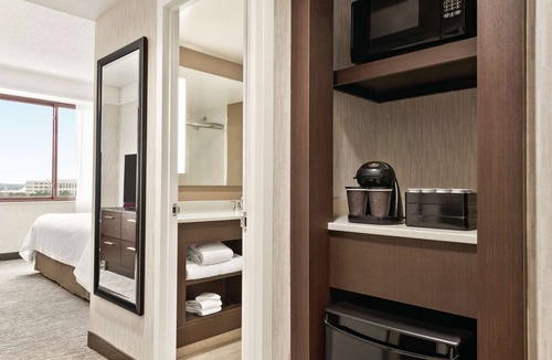 Deerfield Hotel | Embassy Suites by Hilton Chicago North Shore Deerfield