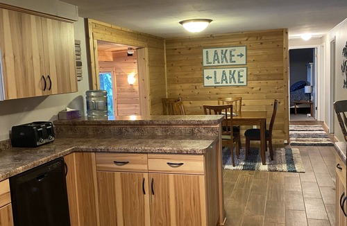 Gwinn Cottage | Escape To The Lake With All The Comforts Of Home!