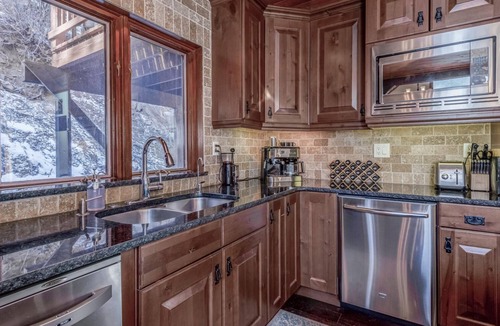 Idaho Springs House | Expansive Mountain Retreat: Secluded Yet Accessible — Steam Shower, Tubs, Nature