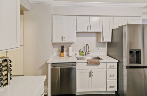 Libertyville House | Experience Modern Living & Short Walk to Downtown