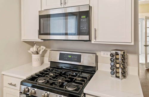 Libertyville House | Experience Modern Living & Short Walk to Downtown