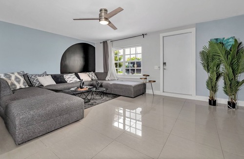 Golden Glades Villa | Exquisite Villa with Luxurious Pool