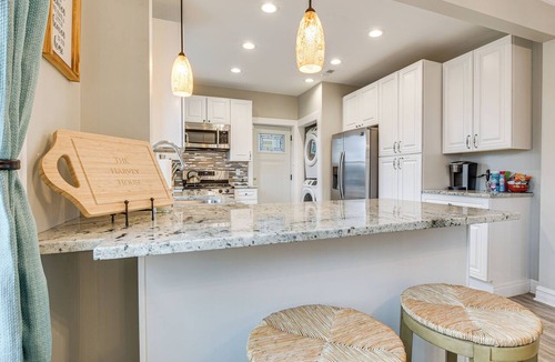 Evanston Apartment | Family Apartment w/Deck + Yard Near Northwestern