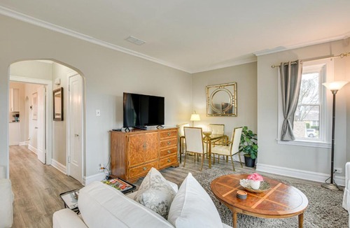 Evanston Apartment | Family Apartment w/Deck + Yard Near Northwestern