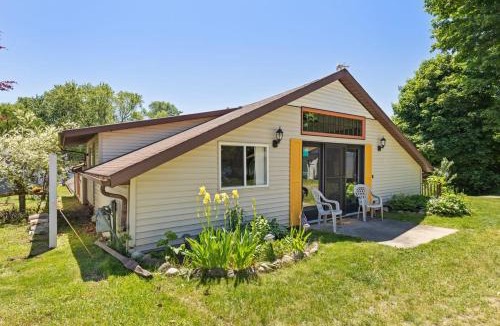Chippewa Lake House | Family-friendly cottage with lake access