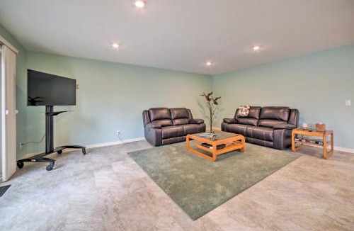 Hart House | Family Home on Crystal Lake w/Private Beach!