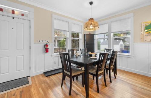 Nelscott House | Family Oasis - Hot Tub, Pool Table, Fire Pit