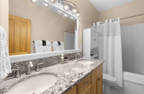 Nelscott House | Family Oasis - Hot Tub, Pool Table, Fire Pit
