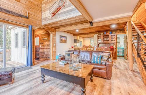 Zigzag House | Fantastic river cabin near Mount Hood with private hot tub firepit & wood stove