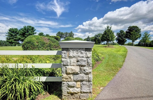 Lakeville House | Farm stay at Longpond Cellars & Farms