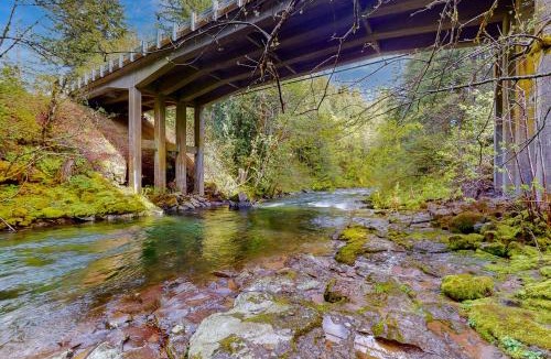 Carson House | Fire Pit & Mtn Views! Cabin, Steps to Wind River
