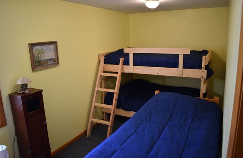 Oconto House | Fish Inn On The Bay - 4 Season Rental with Private Boat Launch