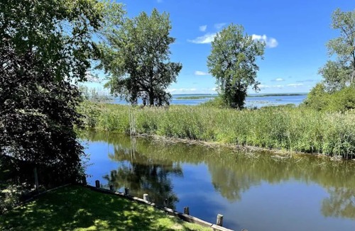 Pigeon Cottage | Five minutes from Caseville on the canal to the bay!