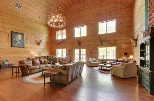 Fraziers Bottom House | Fraziers Bottom Cabin on 800 Acres of Land w/Lake