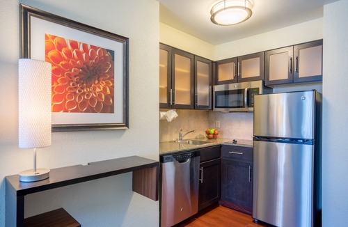 Cheyney Apartment | Free Breakfast. Seasonal Outdoor Pool. Gym. Your Next Trip!