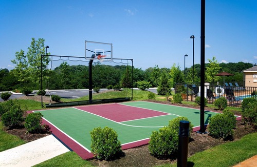 Cheyney Apartment | Free Breakfast. Seasonal Outdoor Pool. Gym. Your Next Trip!