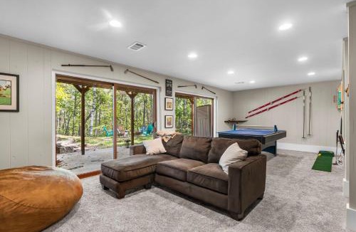 Michaywe House | Game Room Cabin Pool & Hot Tub Access