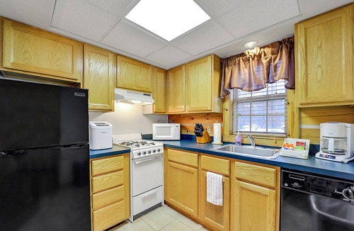 Lewiston Cottage | Garland Resort Golf Cottage-Sleeps 8-Large Deck