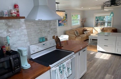 Delray Beach Cottage | Gated Delray Beach cottage, dog friendly, 0,8 walk to downtown 1.8 to beach