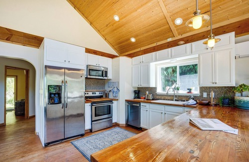 Gold Beach Cottage | Gold Beach Vacation Rental: Close to Beaches!