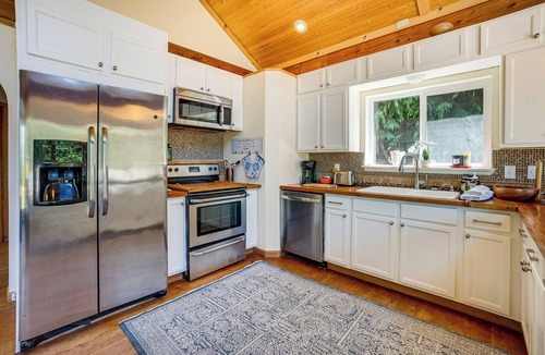 Gold Beach Cottage | Gold Beach Vacation Rental: Close to Beaches!