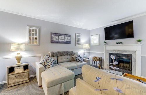 Norwich Apartment | Golf Course Views & Pool Access! Norwich Studio