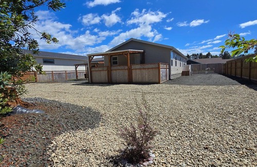 Lakeside House | Gorgeous 3-bedroom house in tranquil Lakeside perfect for relaxing stays