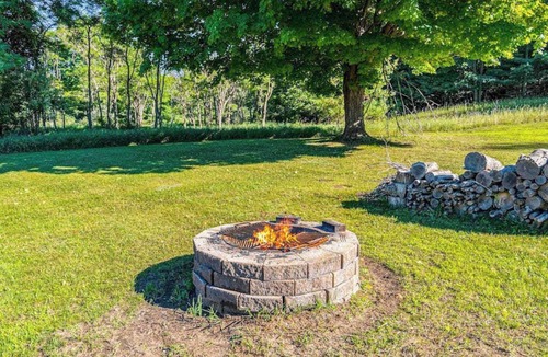 Arcadia House | Gorgeous, dog-friendly home near the lake with fireplace, grill & washer/dryer